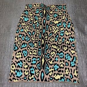 BCBG Maxazria leopard print skirt! Clings to form!